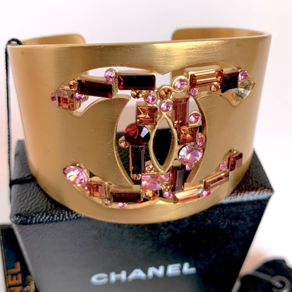 🦄 CHANEL Rare Pink Purple Jewel Stones Emerald Cut Gem Gold Bracelet Cuff CC💕 - Picture 3 of 16